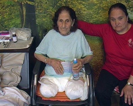 85-годишната баба Гена, чиито крака бяха оглозгани до кокал от глутница полудомашни кучета