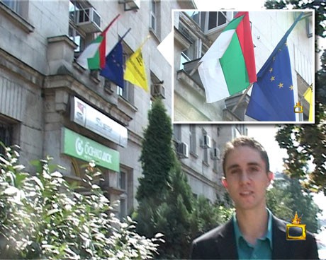 Репортерът на Господари на ефира Димитър Върбанов пък сензационно откри, че България е във война!