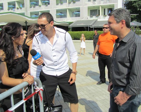  Специален гост на кастингите на „X Factor” във Варна беше и Милен Цветков и неговият репортер Дани.